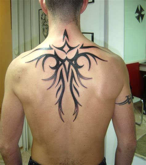 tatouage dos pour homme